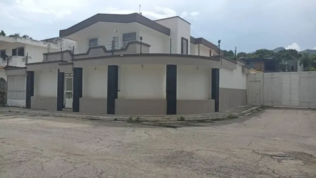 Fany Villasmil Vende Casa Urbanizacion Prebo Ii, De 2 Niveles En Calle Cerrada - Wel