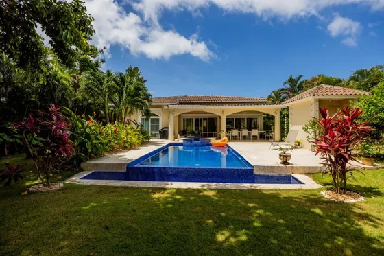 Villa Amueblada En Punta Cana, Cocotal Frente Al Campo De Golf, Con Piscina, Acceso A La Playa, 3 Habitaciones