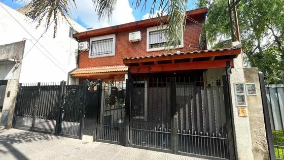 Venta Duplex 4 Ambs Isidro Casanova + Patio Y Coch