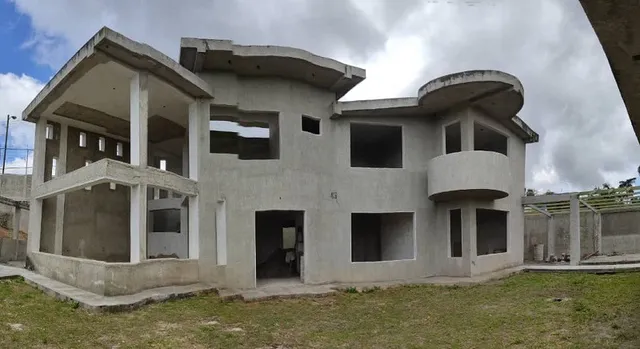 Vendo Casa En Obra Gris De 460 M2 De Construcción, 5h, 5b, 5pe, Ref. 215.000 - Urb. Los Castores, San Antonio De Los Altos