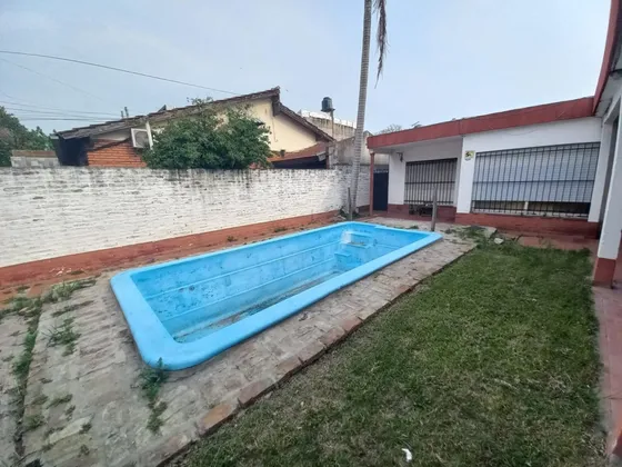 Venta Casa Con Patio Y Pileta 