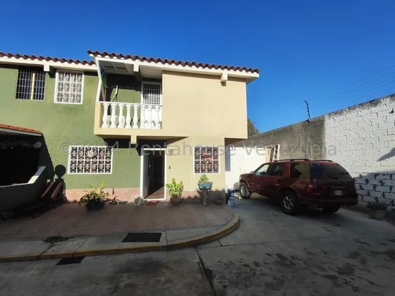 José Trivero Vende Hermosa Casa Ubicada En Pleno Centro De Barquisimeto. Cuenta Con Parrillera Y Tanque Subterraneo