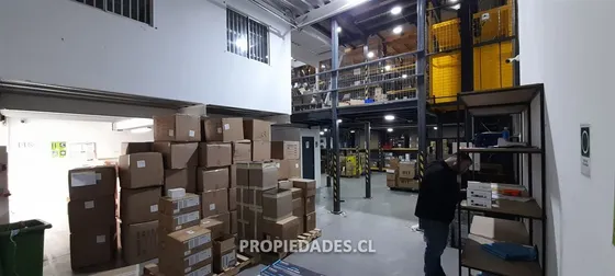 Bodega En Arriendo En Workcenter Vespucio/ Renca