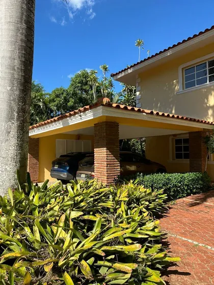 Se Vende Villa En Metro Juan Dolio 600mts De Construcción Amueblada