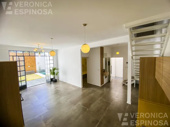 Casa  En Venta De Cuatros Ambientes - Haedo Sur