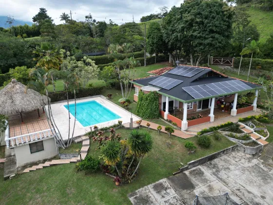 Finca De 5 Piezas, 5 Baños, Piscina, Kiosco Y Parqueadero