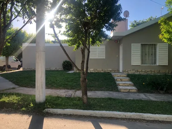 Casa A 2 Cuadras Del Circuito Y 4 Del Hotel Internacional