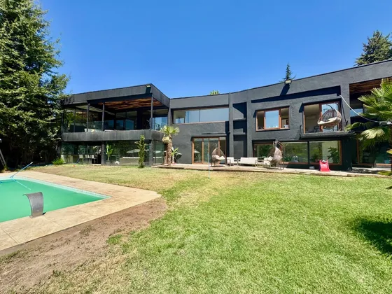 Moderna, Remodelada, En Calle Tranquila Con Seguridad 24-7