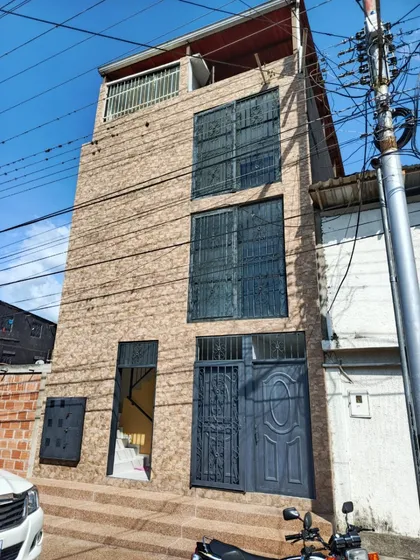 Clover Inmobiliaria Alquila / Apartamento Tipo Estudio Ubicado En La Avenida Rotaríais Urbanización Romulo Colmenares - San Cristóbal