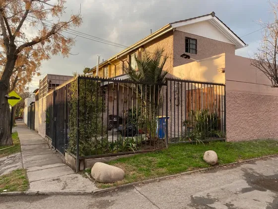 Arriendo Casa Impecable 3 D 2 B, Santa Amalia, La Florida.