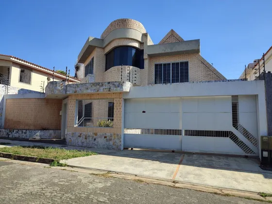 Casa Quinta Con Terreno En Venta Urb Trigal Sur                    Jc-lp