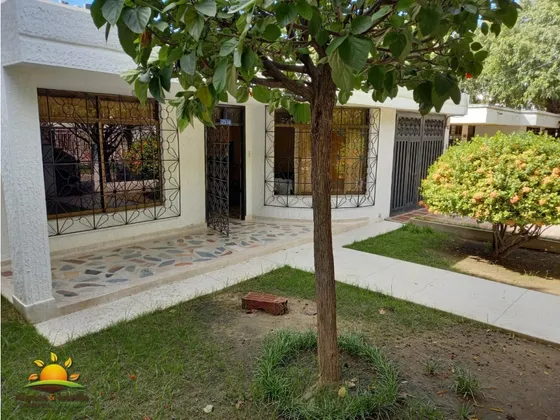 En Venta Amplia Y Hermosa Casa De 1 Piso, Sector Residencial