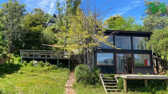 Casa En Venta De 5 Dorm. En Vichuquén
