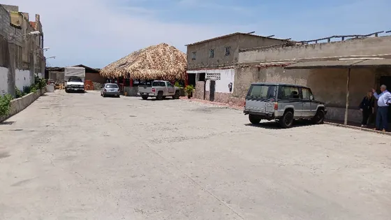 Catia La Mar, 1700mts, Area De Restaurante, Eatacionamiento