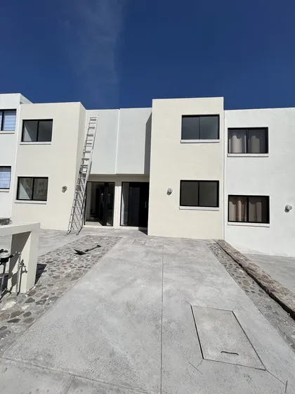 Casa Nueva En Colinas Del Santuario Corregidora