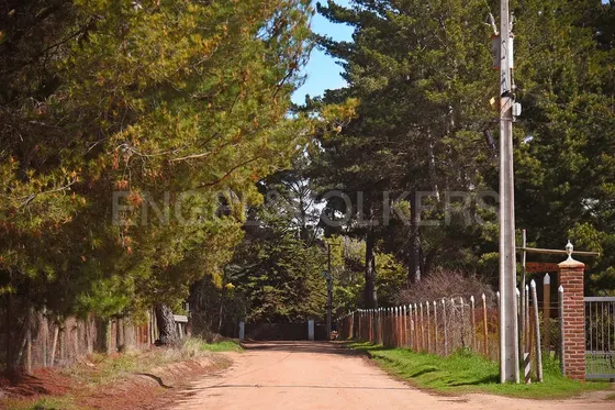 Parcela Con Piscina Y Cancha De Tenis