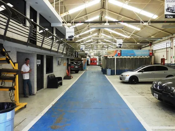 Venta Galpón Boleíta Sur 1.800m2
