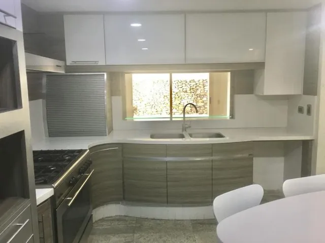 Town House En Venta En Residencias Vista Al Lago Altos De Guataparo Valencia. St