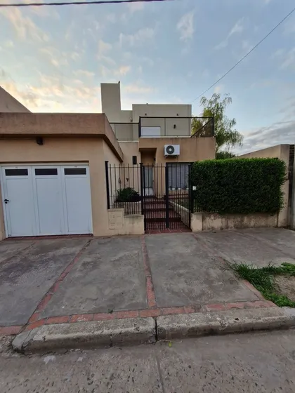 Casa En Venta Con Pileta En Rojas