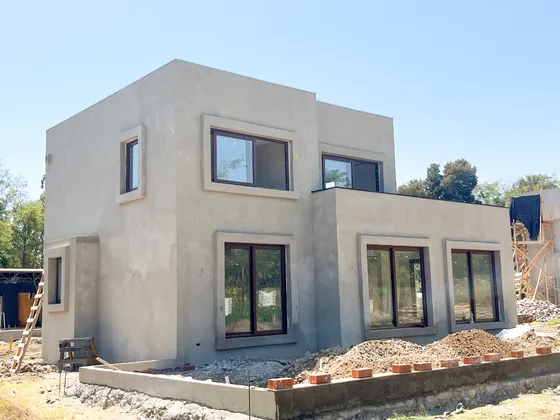 Excelentes Casas Nuevas En El Condominio Golf Los Lirios