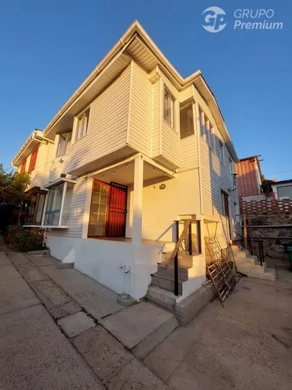 Casa En Venta De 4 Dorm. En Valparaíso