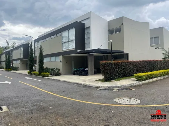 Casa En Arriendo En Sector Gualanday. Cod A6029