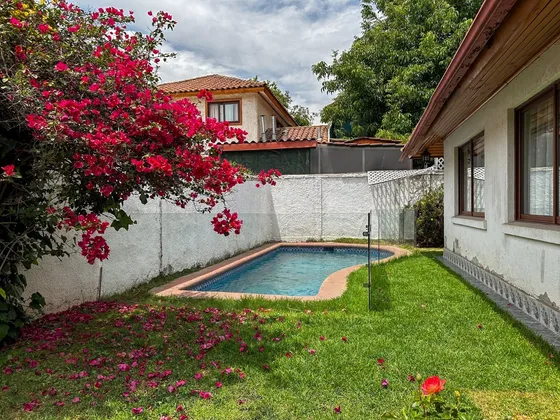 Excelente Casa En Pje Cerrado De 1 Piso. 3d+3b. Cod. 41047