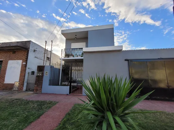 Casa En Venta 4 Ambientes En Villa De Mayo