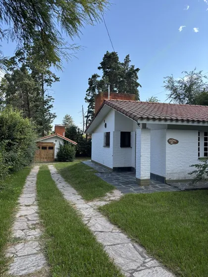 Se Vende Casa De Dos Dormitorios En  Villa General Belgrano