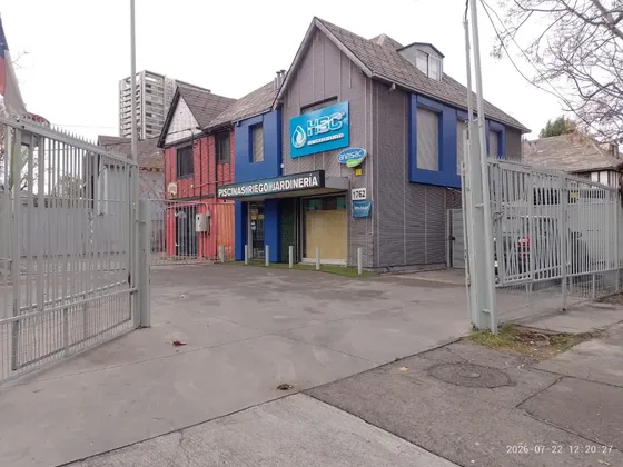 Local Comercial Casa De 3 Pisos Con Patente En Vitacura
