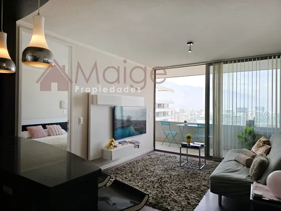 Exclusivo Departamento Último Piso, Av. Kennedy, Las Condes.