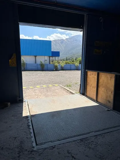 Oficina Con Bodegas 