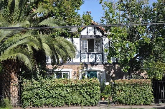 Casa En Venta De 4 Dorm. En Las Condes Excelente Estado