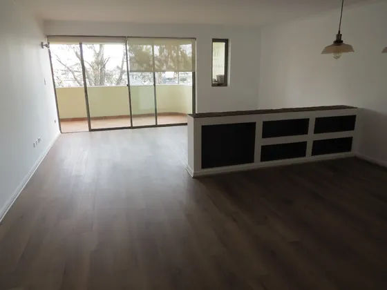 Para Inversión Con Arrendatarios. 4d / 3b Avda. Manquehue