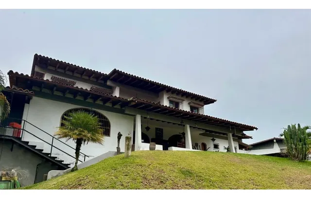 Vendo Casa 415m2 La Lagunita 7486