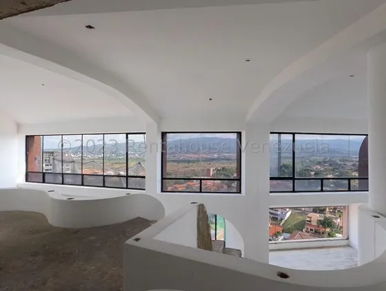 Maribel Morillo Asesor Inmobiliario De Rentahouse Te Ofrece Impactante Penthouse De 830m2; En Obra Gris Un Lienzo En Blanco; Posee Una Vista Impresionante Al Este De Barquisimeto  Lara