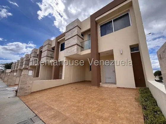 Hermosa Casa Moderna En Urbanismo Cerrado En La Ribereña Conectada A Planta Electrica Yessica Blanco