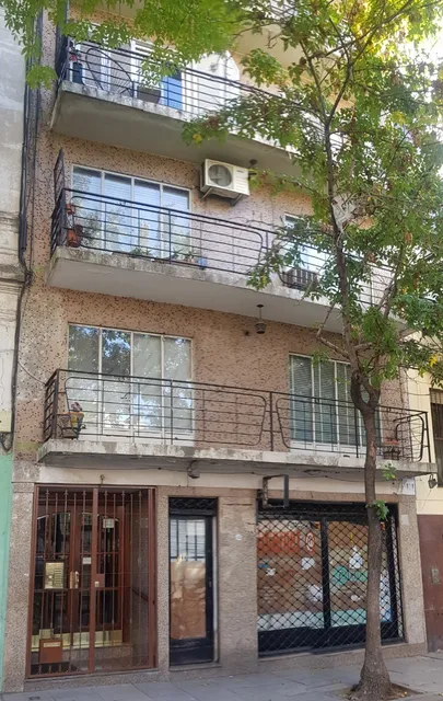 Piedras Al 1300 Y Av. Juan De Garay, San Telmo. Segundo Piso Por Escalera. 2 Ambientes Grande. Superficie: 83 M2, Cubiertos: 43 M2. Terraza Propia Anexable De 39 M2. Dormit Grande. Conexión Lavarropas