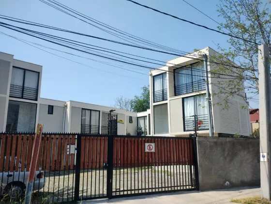 Hermoso Townhouse, Excelente Ubicación Y Seguridad.