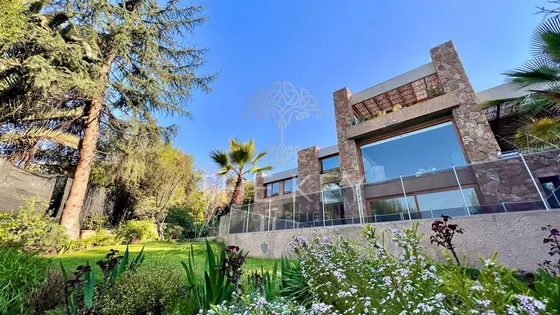 Casa En Venta De 6 Dorm. En El Golf De Manquehue
