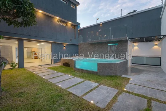 Casa En Venta Totalmente Remodelada Con Piscina, Terraza Con Vista Al Avila En Calle Cerrada En El Marques Mls#25-24862 Francis Zeppieri