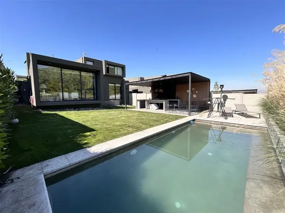 Casa En Venta De 4 Dorm. En Piedra Roja Colina