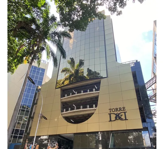 Las Mercedes !! Extraordinaria Oportunidad !! Estupendo Local Comercial En Bello Y Moderno Edificio Con Estacionamiento Público, Muy Cerca Cc Tolón, Diagonal A Farmatodo Y Pastelería Granier.