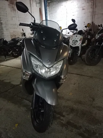 Burgman Stree De Suzuki Con Maletero Shad