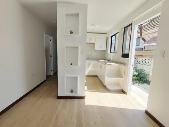 Casa Remodelada, Excelente Conexión 3d+3b+2e, Belloto Centro