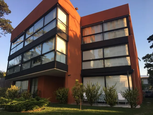Apartamentos En Punta Del Este Parada 7 De 1 Y 2 Dormitorios(100mts Punta Shopping Y Tienda Inglesa)+apto Con Amenities Peninsula.temporada Verano/invierno. Aceptamos Mascotas. Alquiler Dueño Directo.