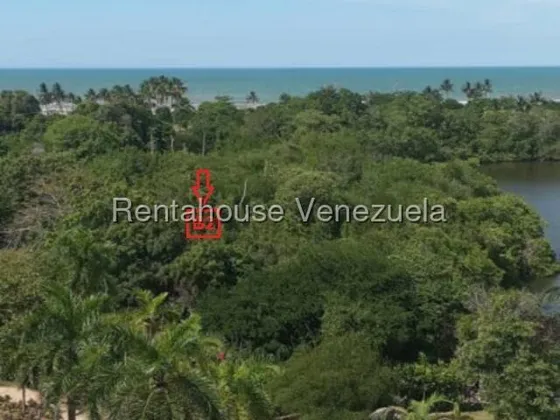 En Venta Amplio Terreno Para Desarrollo En Los Canales De Rio Chico