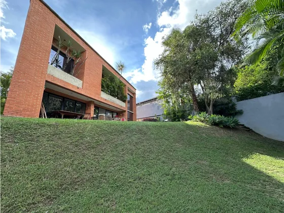 Se Vende Casa 676m² 3h+1s/ 3b+1s/ 4e Santa Paula