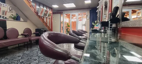 Vendo Casa Con Salón De Belleza Incluido