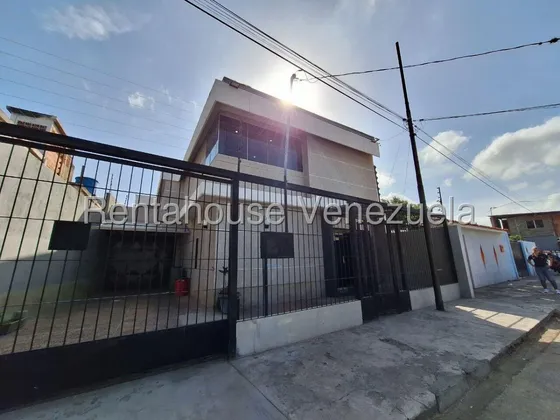 En Alquiler Excelente Edificio Comercial Ubicado En Zona Transitada Del Centro Este De Barquisimeto Lara, Rc 